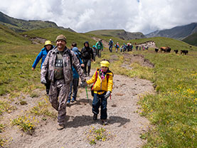 Привал и отдых у костра в походе