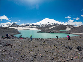 Привал и отдых у костра в походе