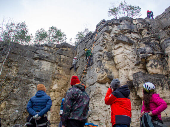Альпинизм и горный туризм: чем полезен, что развивает, где заниматься?