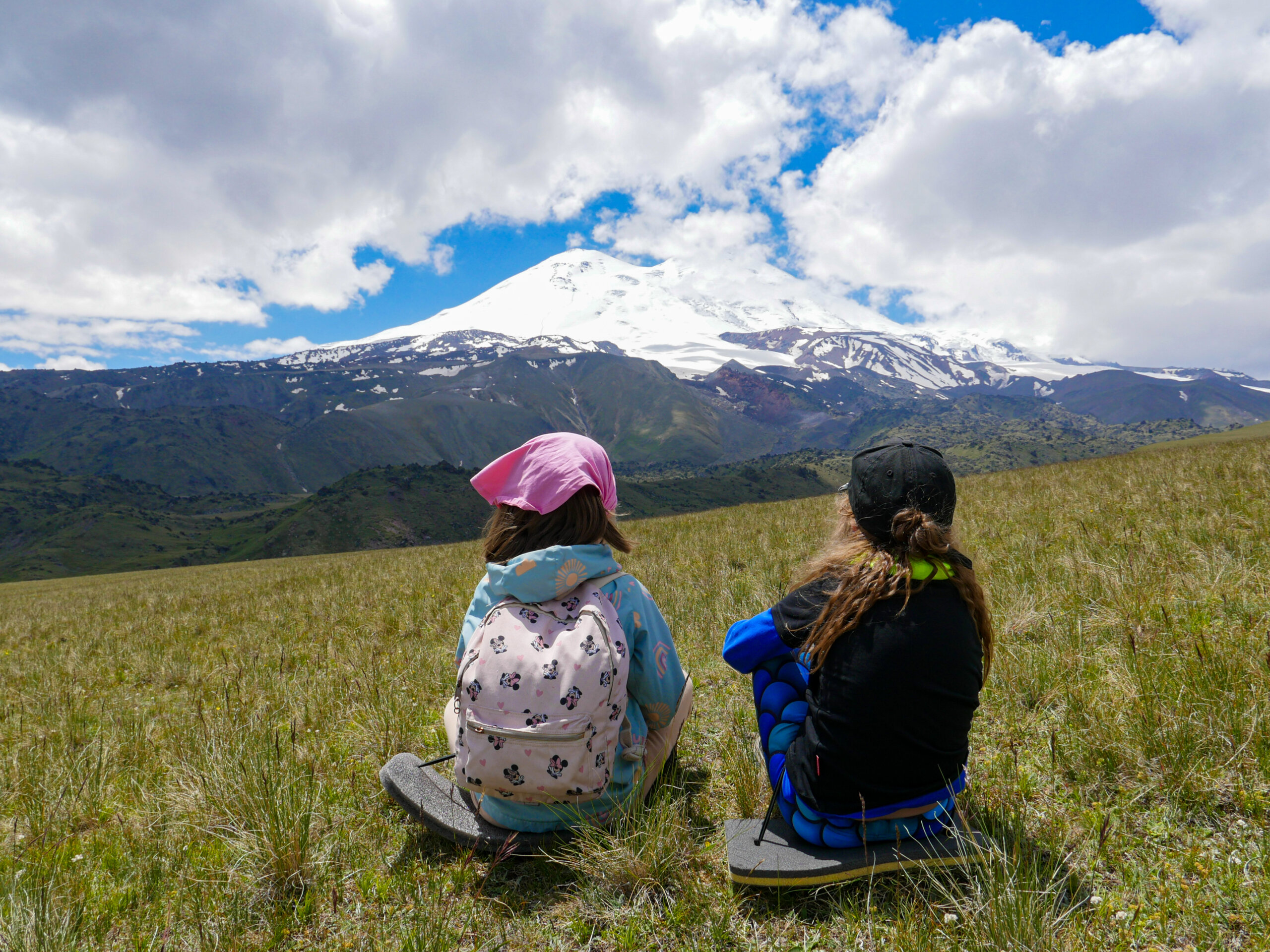Палаточный лагерь на поляне Эмануэля: Поход на Кавказ начального уровня сложности с маршрутами вокруг Эльбруса