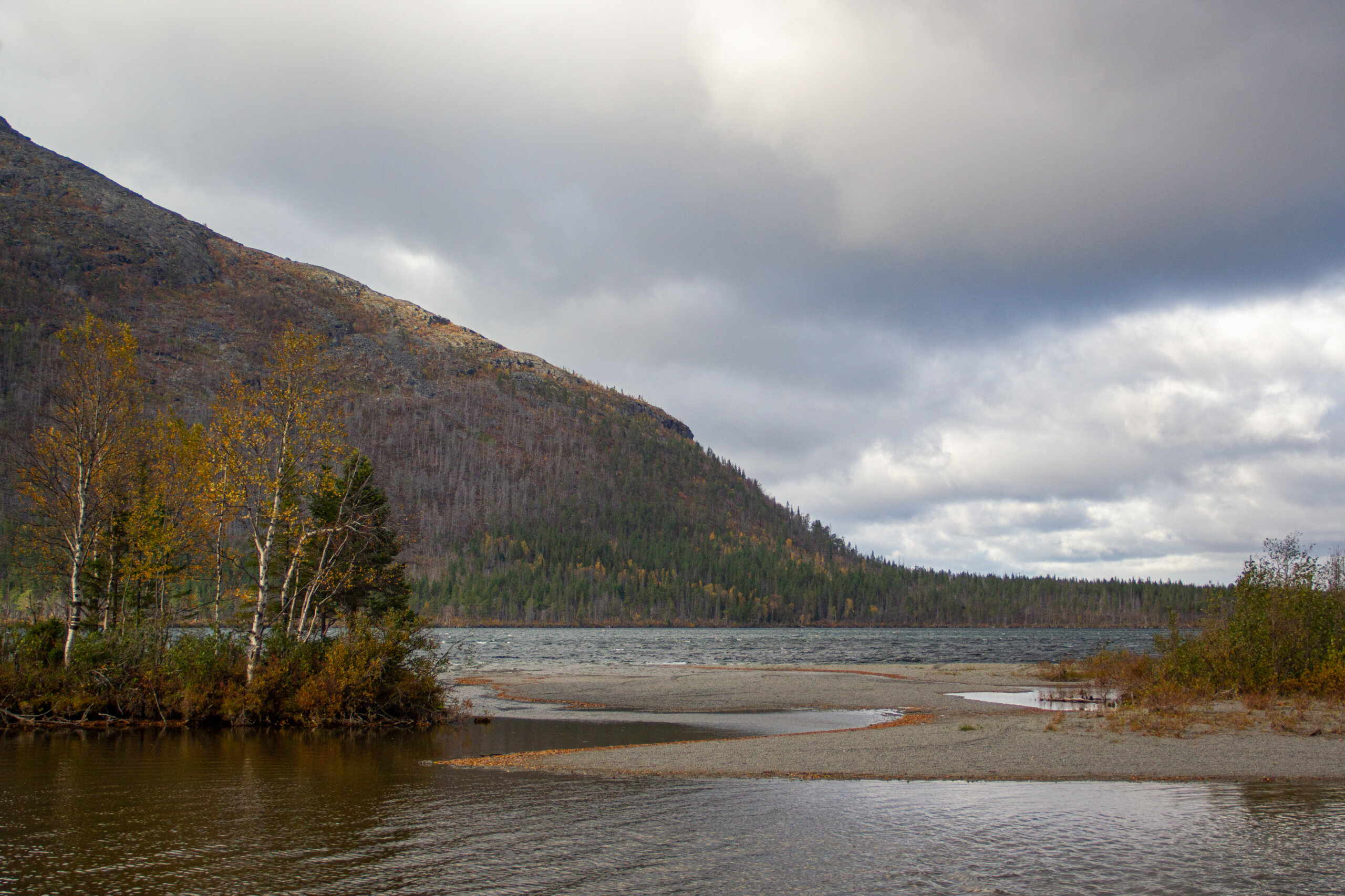 Осенние Хибины: поход в страну северного сияния и бесконечных красок фото 9