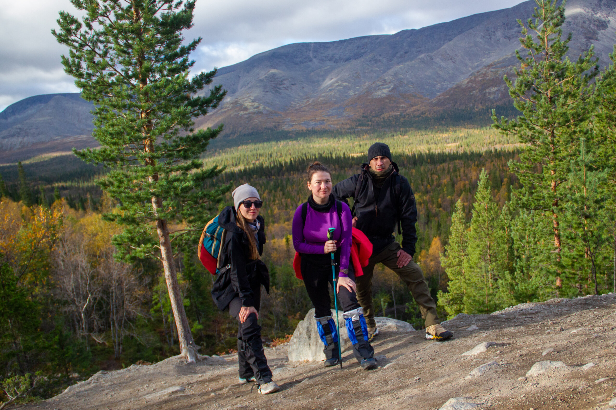 Поход в Хибины осенью: ночёвка в домиках, северное сияние и пешие маршруты налегке